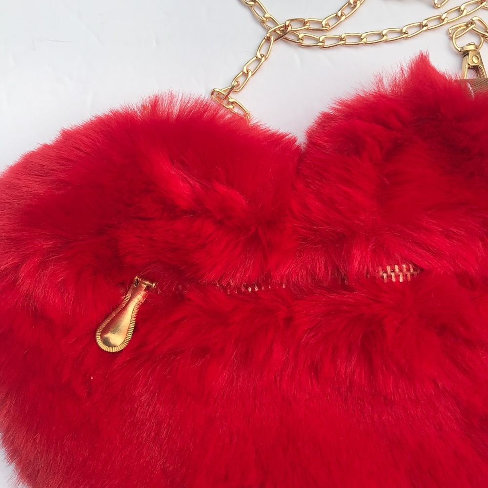 NEW NWOT Fluffy Red Heart Shaped Purse. - Picture 4 of 4
